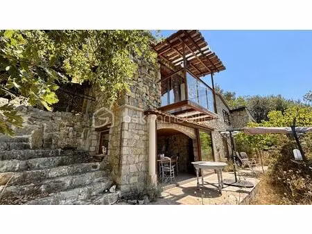 maison en pierre de 77 90 m² à peille