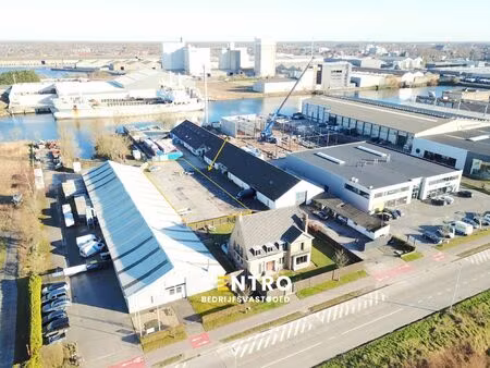 verhard (beton) perceel industriegrond (±1.000m²) te huur op industriezone