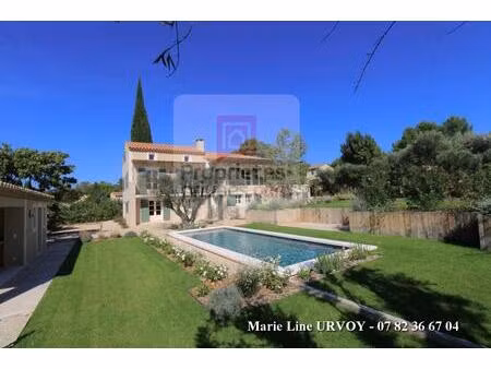 propriété de charme 300 m² au coeur des alpilles avec piscine et jardin paysagé