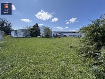 à vendre morlaas– local professionnel de 650 m² avec bureaux et atelier – terrain de 2 760