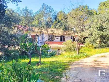 maison provençale avec piscine  garage et terrain de 4600m2