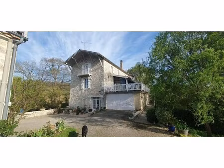 maison de luxe à vendre à cuq