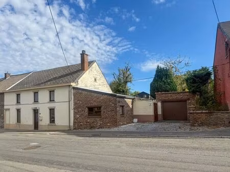 maison 3 chambres avec grand garage et jardin à velaine !