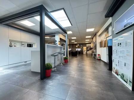 vaste surface commerciale