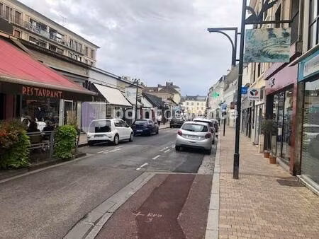 pret-à-porter avec bail commercial