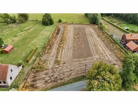 beau terrain a bâtir de 6.190m2! idéalement situé!!