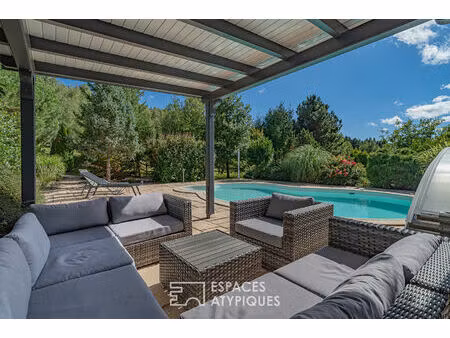 villa d'architecte et ses installations équestres