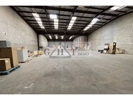 entrepot/ bureau a vendre senlis