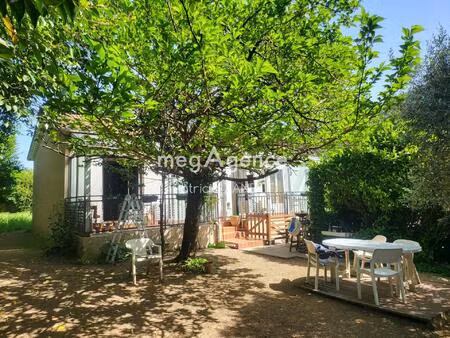 maison  1 chambre  garage  véranda 846 m² de jardin clos et arboré