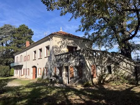 bastide 300 m² habitable avec appartement indépendant sur un t