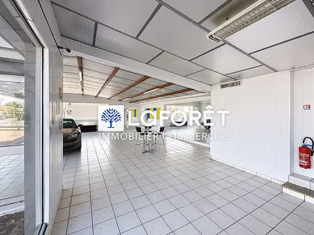 local commercial près de bressuire à vendre