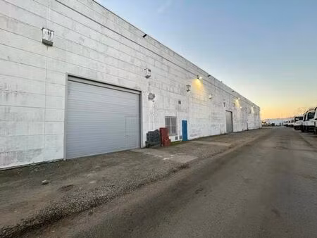 entrepôt de 225m² + mezzanine de 225m²