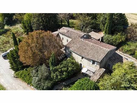 corps de ferme de 3 habitations independantes dans un environnement calme