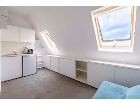 paris 10ème - studette lumineuse avec vue dégagée