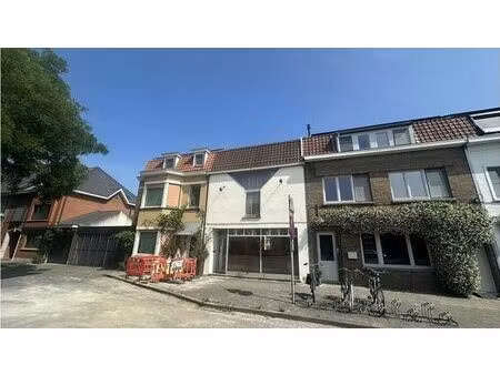 handelspand met woonst te koop in sint-michiels brugge