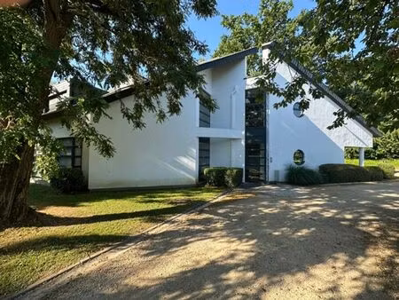 plateau de bureaux de 145m² + espaces communs