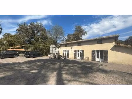 propriété de 180 m2 sur 4400m2 de terrain