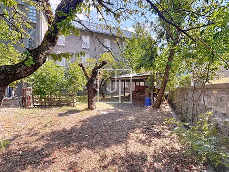 à vendre immeuble avec potentiel au coeur de la condamine-c
