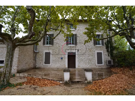 local d'activité en rez-de-chaussée rénové et climatisé à ve