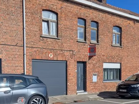 grande maison de rangée à rénover