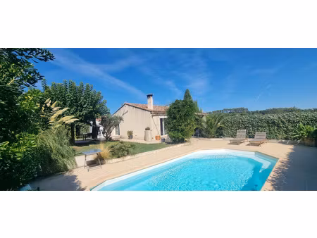 maison familiale avec garage terrasse et piscine