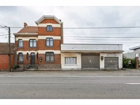 maison 3 faç 3ch avec garage/ atelier et hangar!