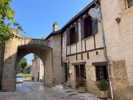 maison dans le centre historique de bretenoux