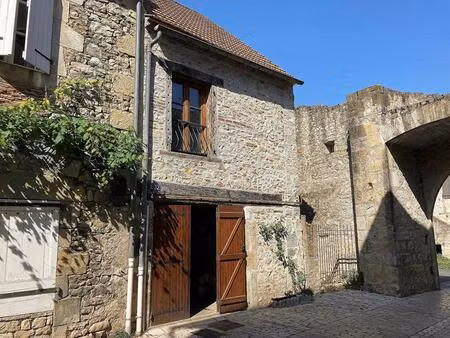 grange / garage dans le centre historique de bretenoux