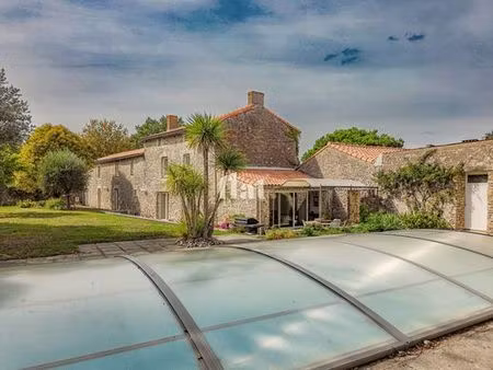 maison de 6 pièces de luxe en vente à aigrefeuille-sur-maine  pays de la loire