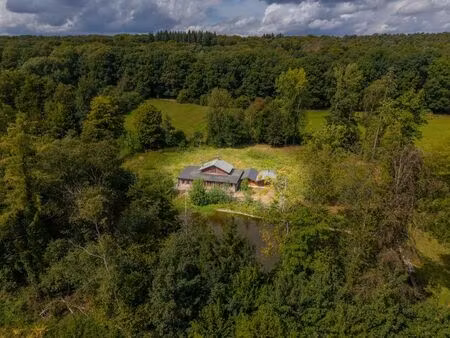 pavillon près d'un hectare de terrain avec etang sur assesse