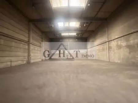 a louer 1240 m² entrepot bureaux a saint-ouen sur seine