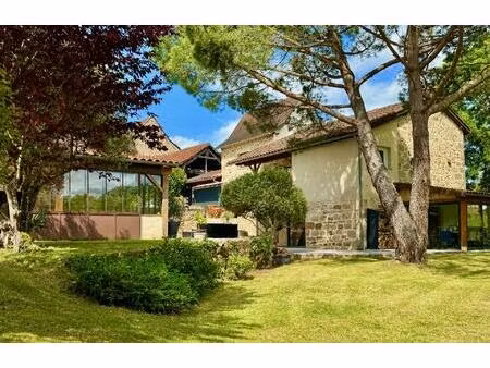 magnifique propriete  maison ancienne lumineuse restaurée  maison d'amis  cuisine d'ete...