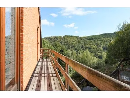 app. (1ch.) dans un environnement paisible près de la semois