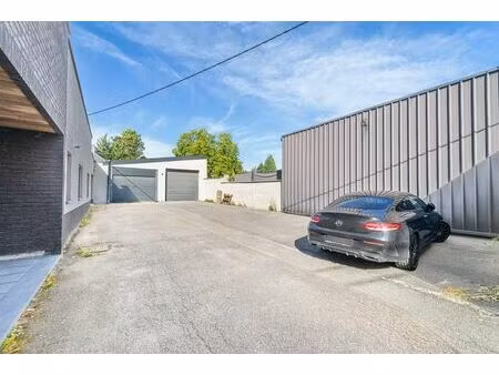 entrepôt-garages et parking avec rendement locatif de 2000€/