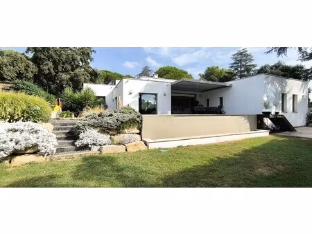 villa de luxe à vendre à nages-et-solorgues