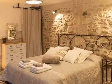 location meublée appartement 1 pièce 30 m² à eyragues (13630)  700 €