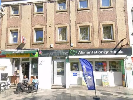 imm de rapport avec 4 comm dont 2 salles  et 2app + garage