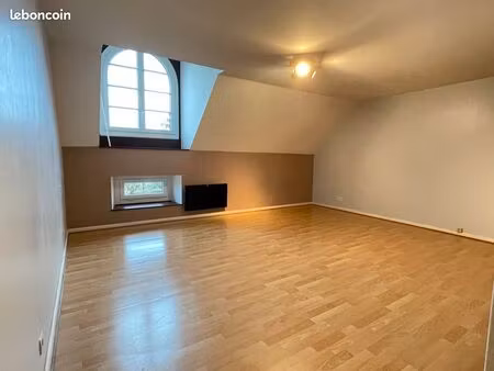 grand studio proche centre-ville