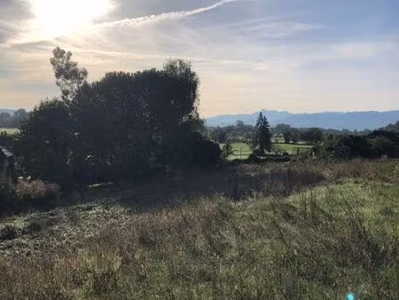 terrain constructible plus de 2000 m²- vue pyrénées - 5 mn de nay