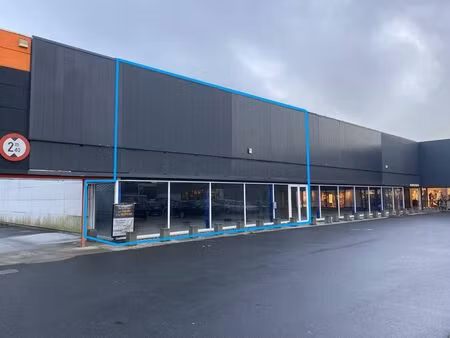 magasin d'athlétisme d'environ 431 m² le long de la brugsest