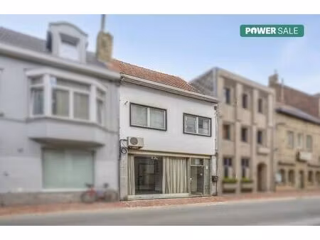 propriété commerciale avec maison à vendre dans le centre de