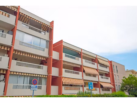 cagnes le cros 2p d'angle en dernier étage avec terrasse et