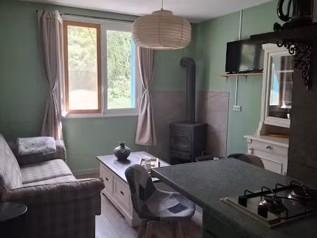 location meublée appartement 2 pièces 35 m² à cassaniouze (15340)  400 €