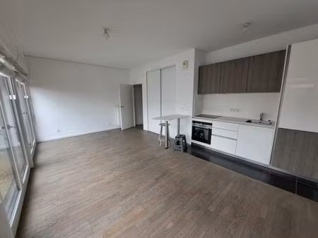 vends studio excellent état résidence de standing