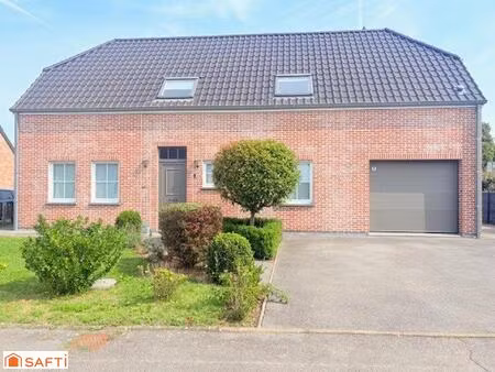 maison individuelle contemporaine de 2012  dans un environnement calme et résidentiel ( su