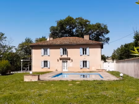 maison de maître avec piscine un écrin de nature à 10 min