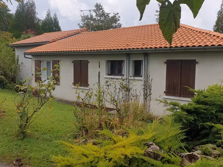barbezieux est à vendre maison 120 m² 3/4 chambres 2 garages terrain 15 000 m² avec un boi