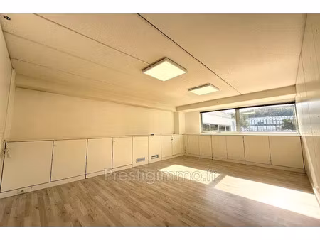 location locaux professionnels 0 pièces 24 m² à vallauris (06220)  485 €