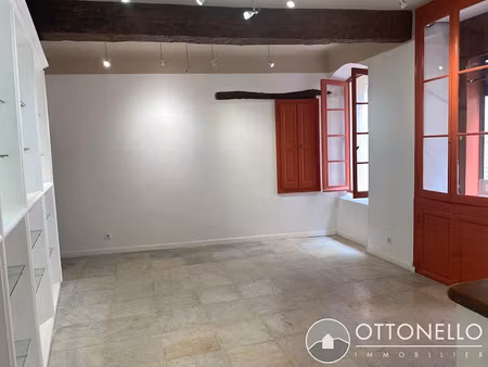 location locaux professionnels 1 pièce 32 m² à roquebrune-sur-argens (83520)  590 €