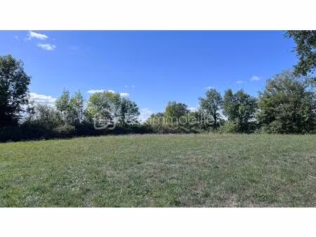 terrain de 4 618 m² à hautefort